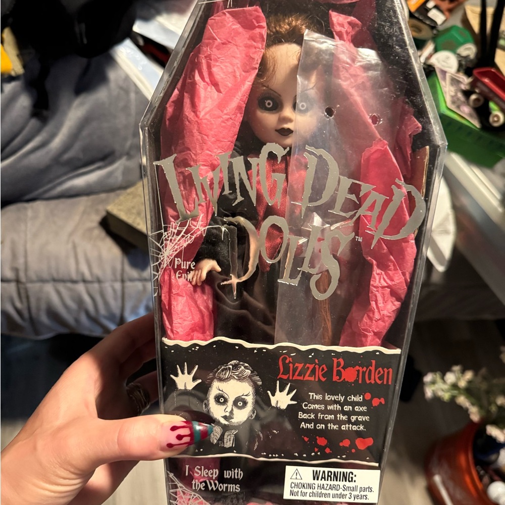 Living Dead Dolls Lizzie Borden - Black and Pink